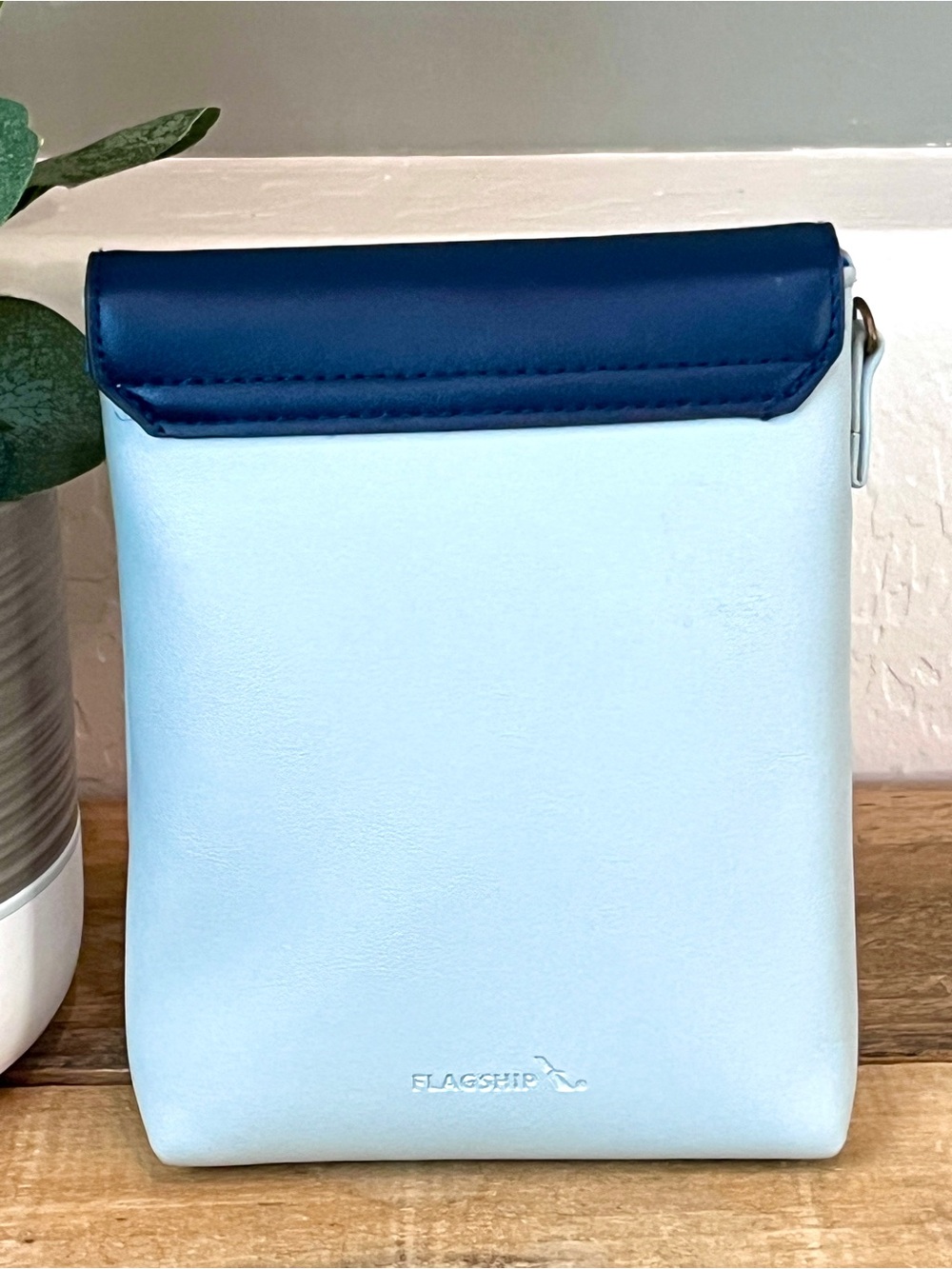 Raven + Lily x American Airlines Flagship Crossbody Bag Blue - Picture 3 of 7